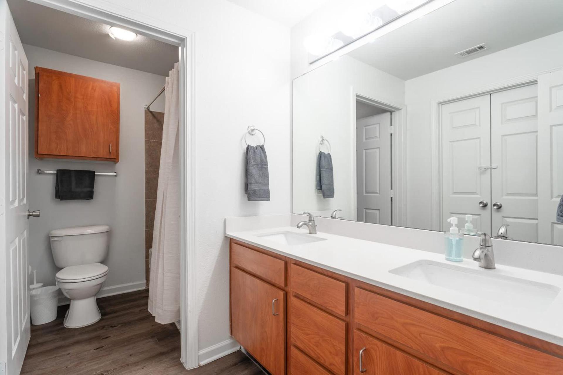 Apartment Upstay 4br W Gym Access Pool & Game