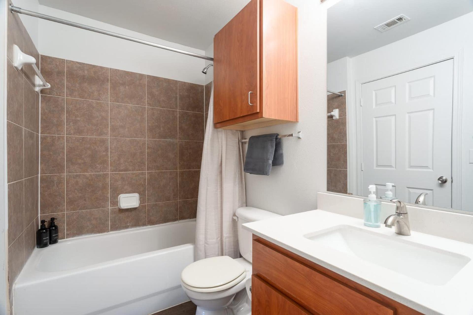 Upstay 4br W Gym Access Pool & Game Apartment *