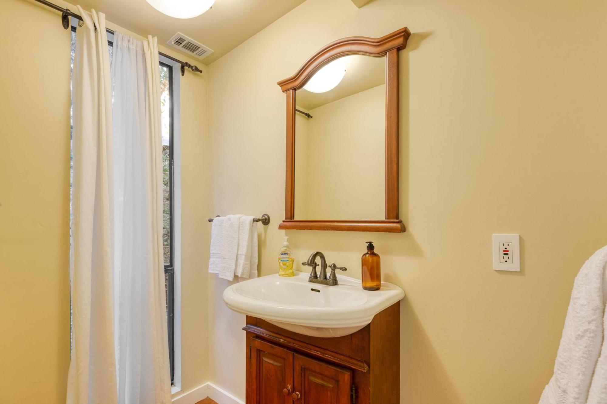 Dawson By Avantstay Serene Set Amongst Nature W Pool Hot Tub Close To Travis Holiday home