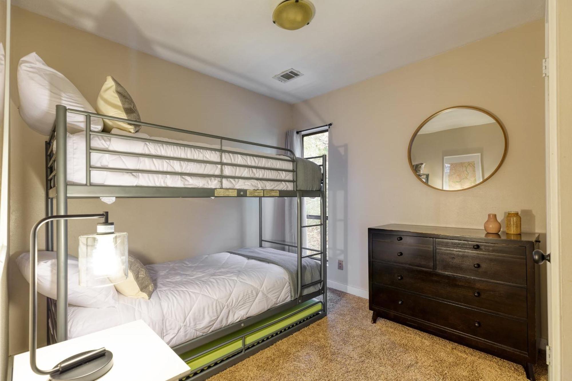 Dawson By Avantstay Serene Set Amongst Nature W Pool Hot Tub Close To Travis Holiday home Austin