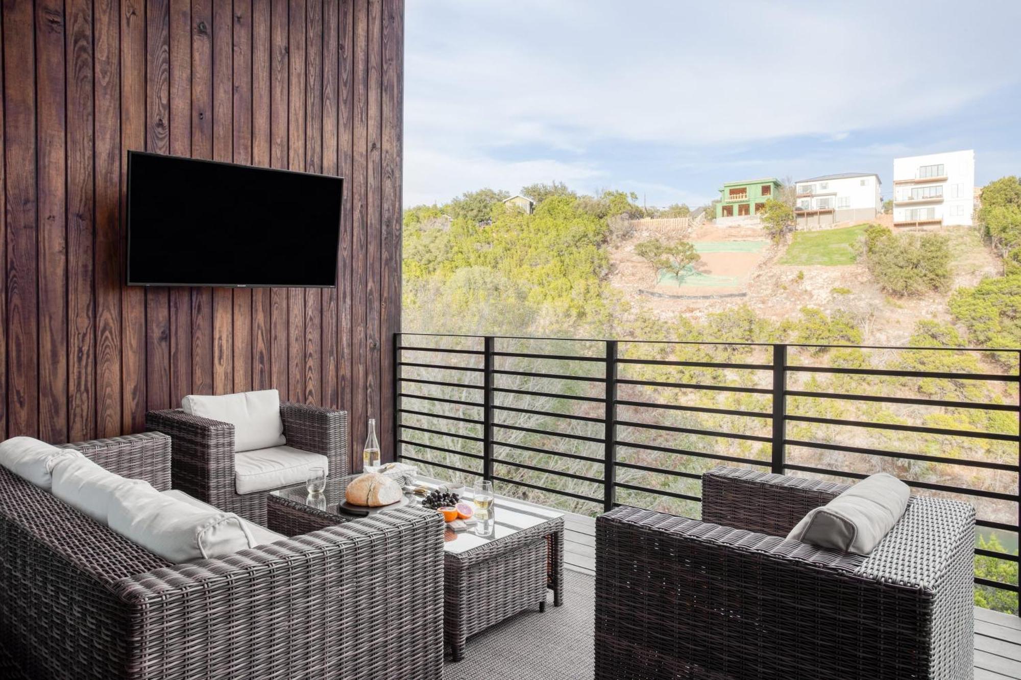 Barton By Avantstay Views W Hot Tub Pool Ping Pong Holiday home Austin