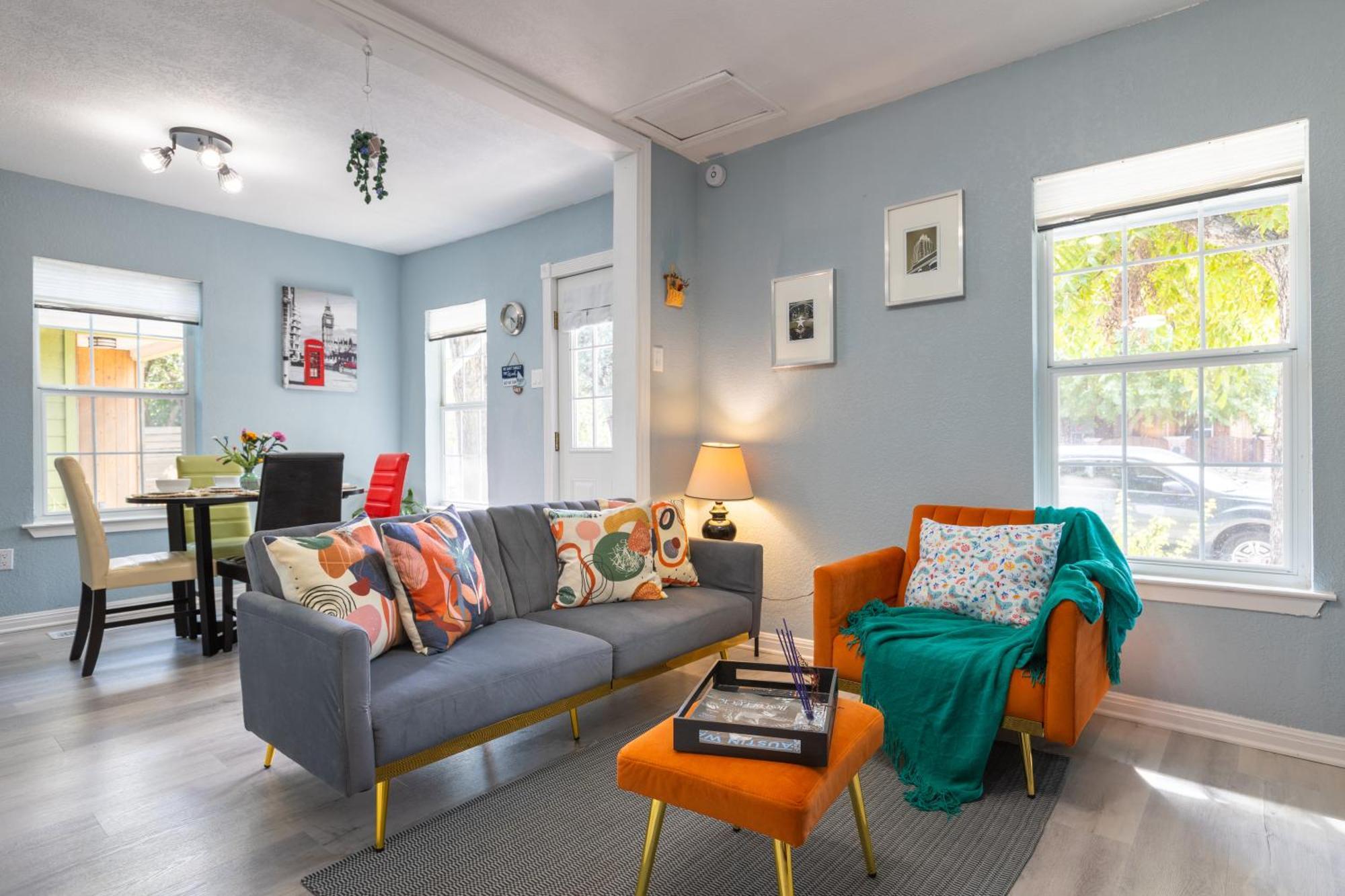 Vintage Vibes Meets Downtown Comfort - Walk To 6Th St & Dining Hotspots Holiday home Austin