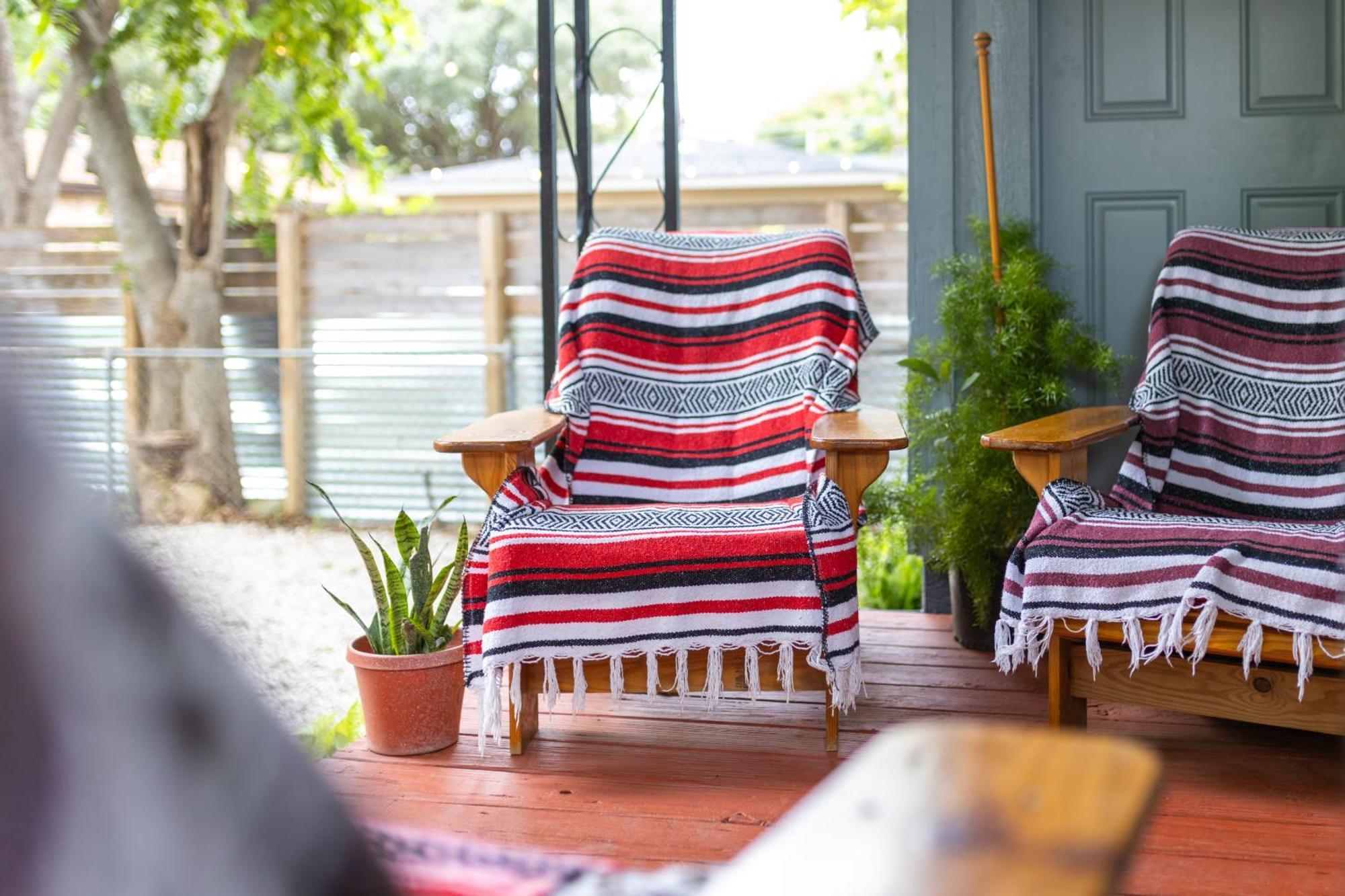 Vintage Vibes Meets Downtown Comfort - Walk To 6Th St & Dining Hotspots Holiday home *