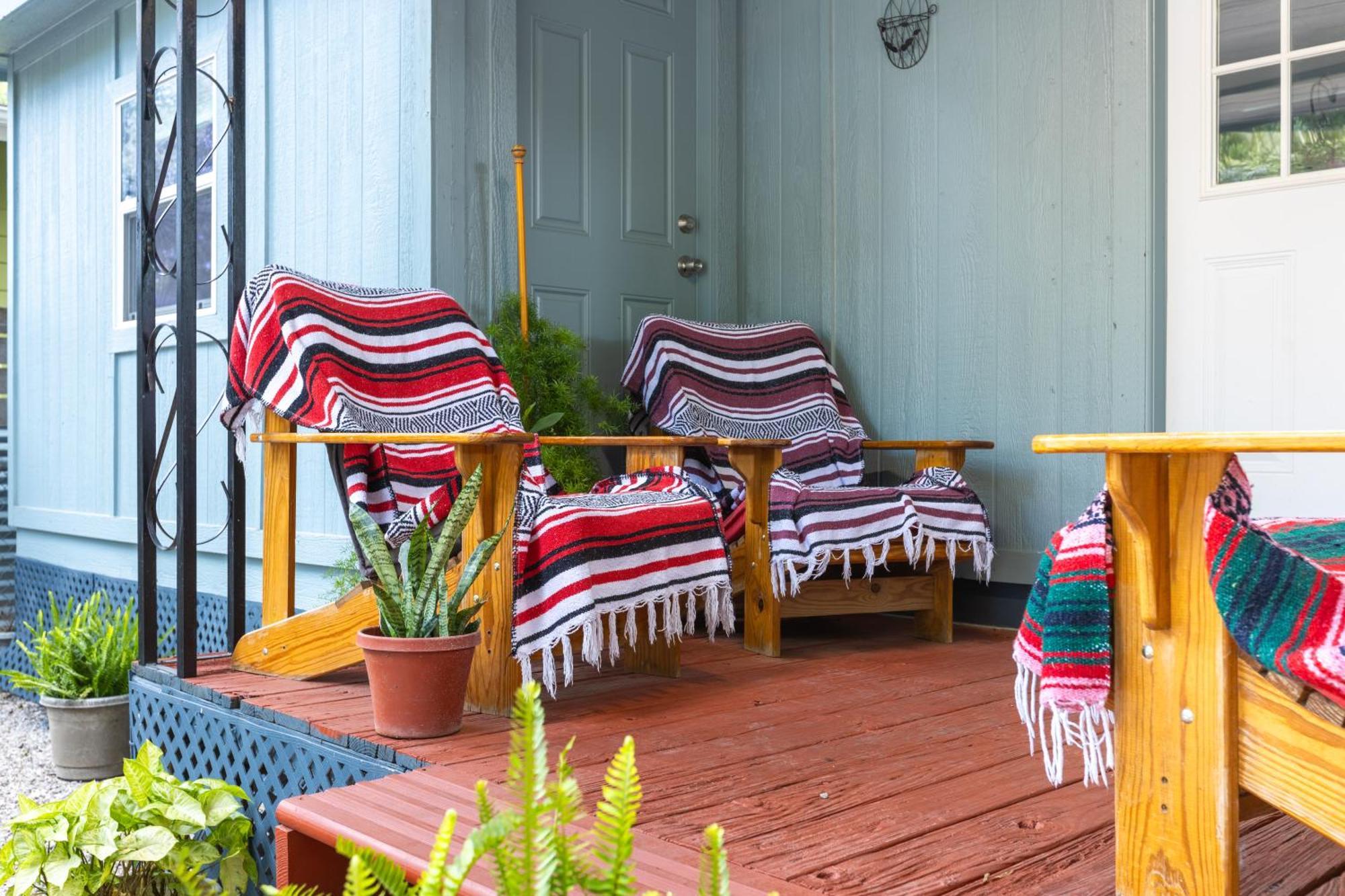 Vintage Vibes Meets Downtown Comfort - Walk To 6Th St & Dining Hotspots Holiday home *