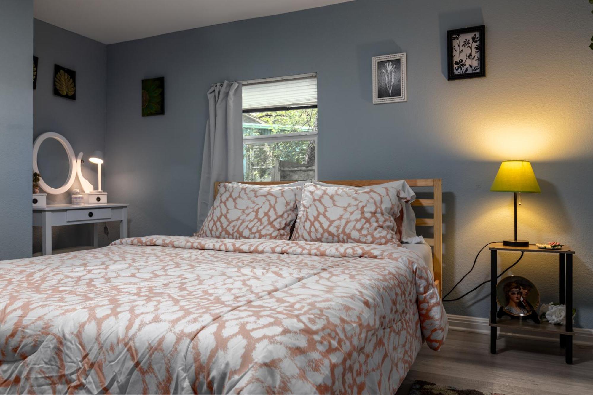Holiday home Vintage Vibes Meets Downtown Comfort - Walk To 6Th St & Dining Hotspots Austin