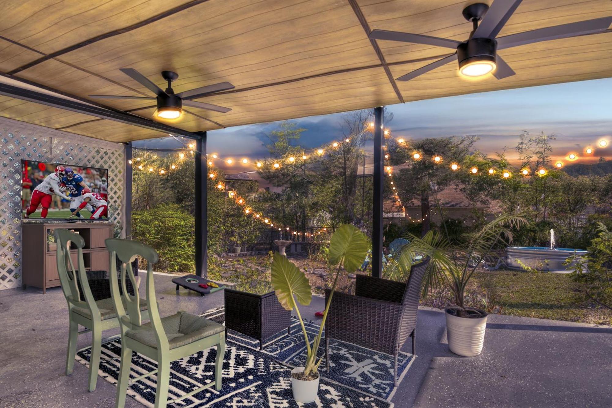 Garden Oasis With Cowboy Pool, & Movie Nights By Soco Holiday home *