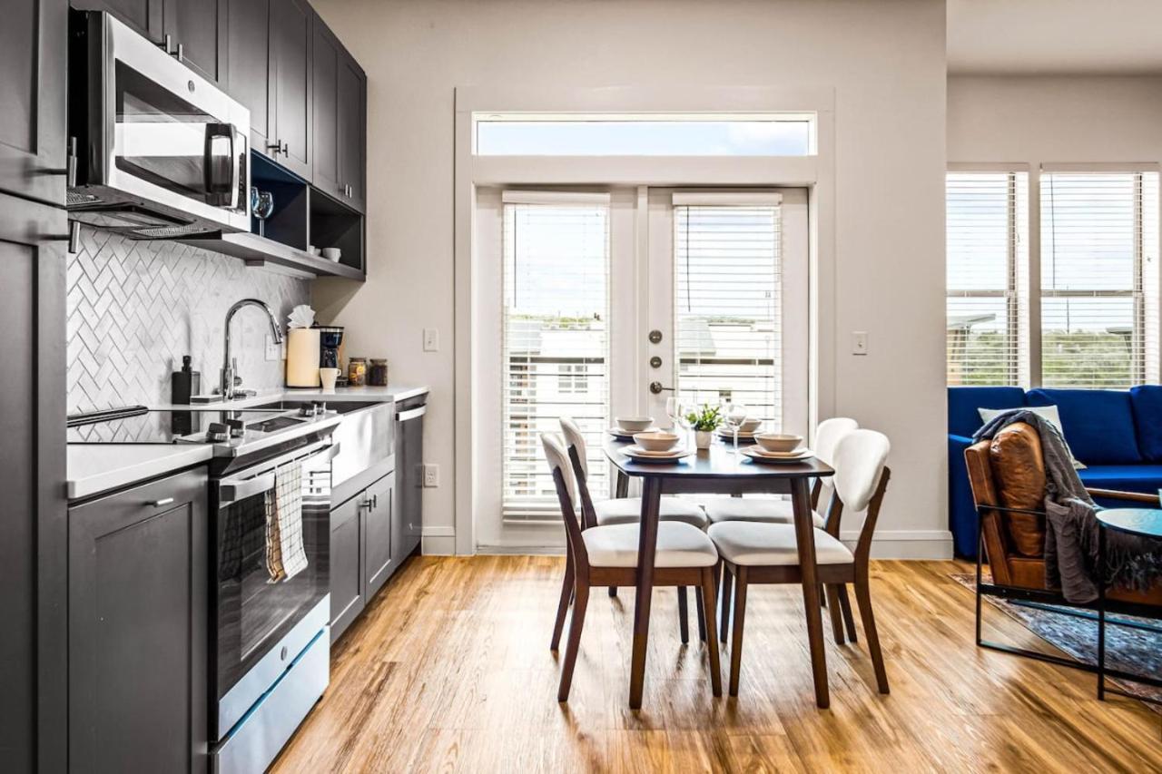 Luxurious New Unit 1bd1ba Pool, Golf Sim Apartment Austin