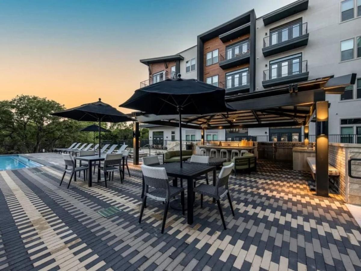 Luxurious New Unit 1bd1ba Pool Golf Sim Apartment Austin