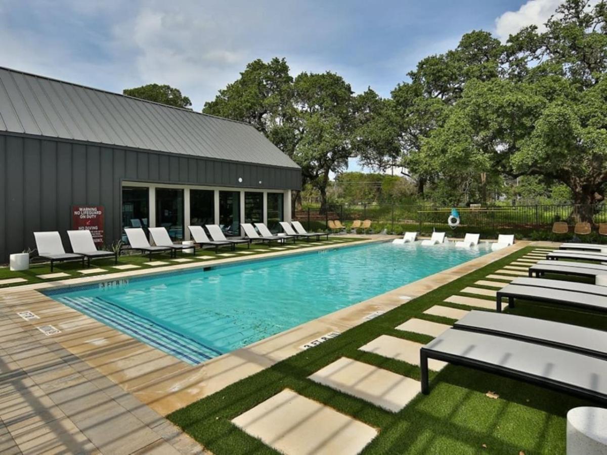Apartment Luxurious New Unit 1bd1ba Pool Golf Sim Austin