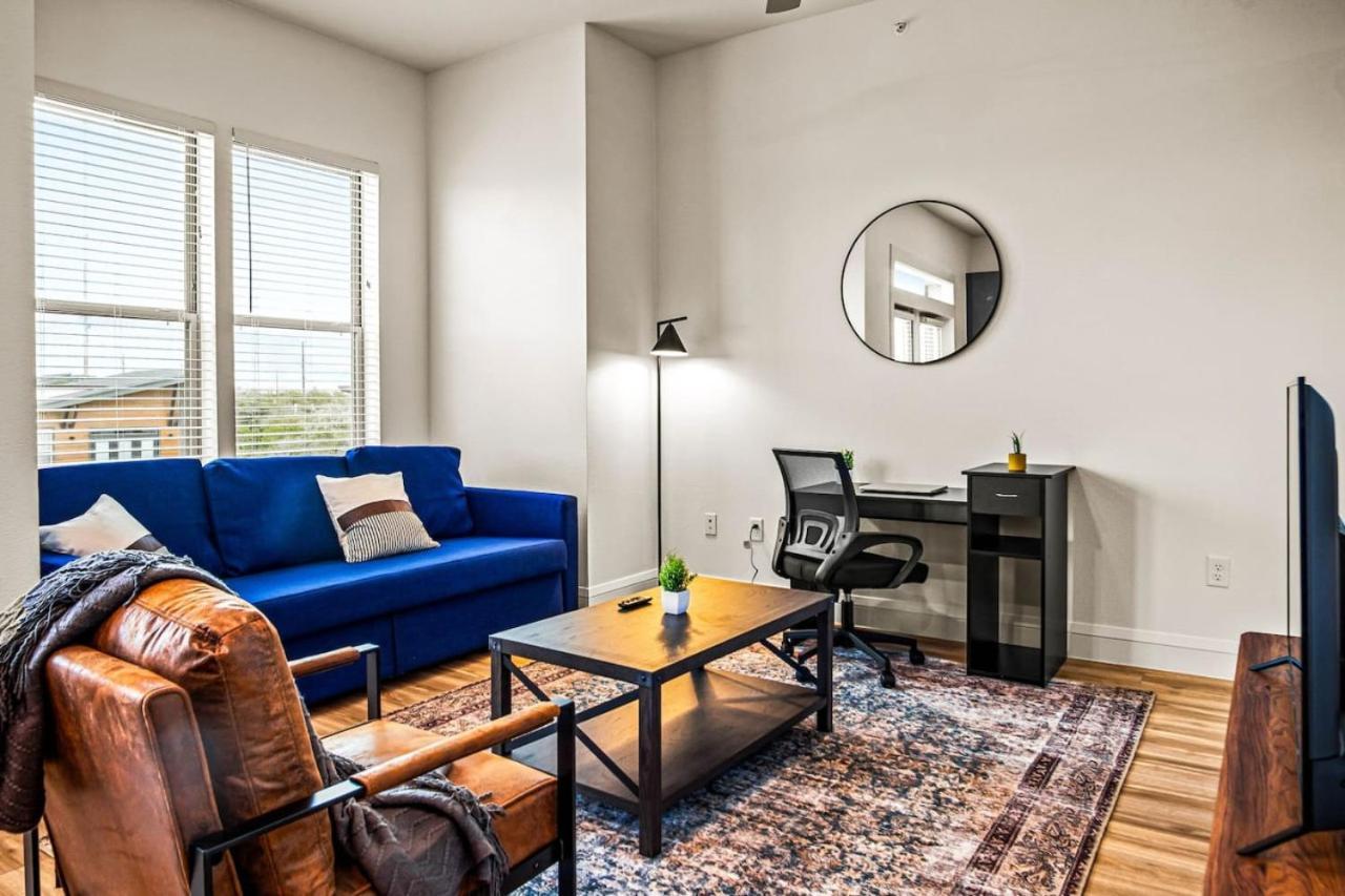 Luxurious New Unit 1bd1ba Pool Golf Sim Apartment
