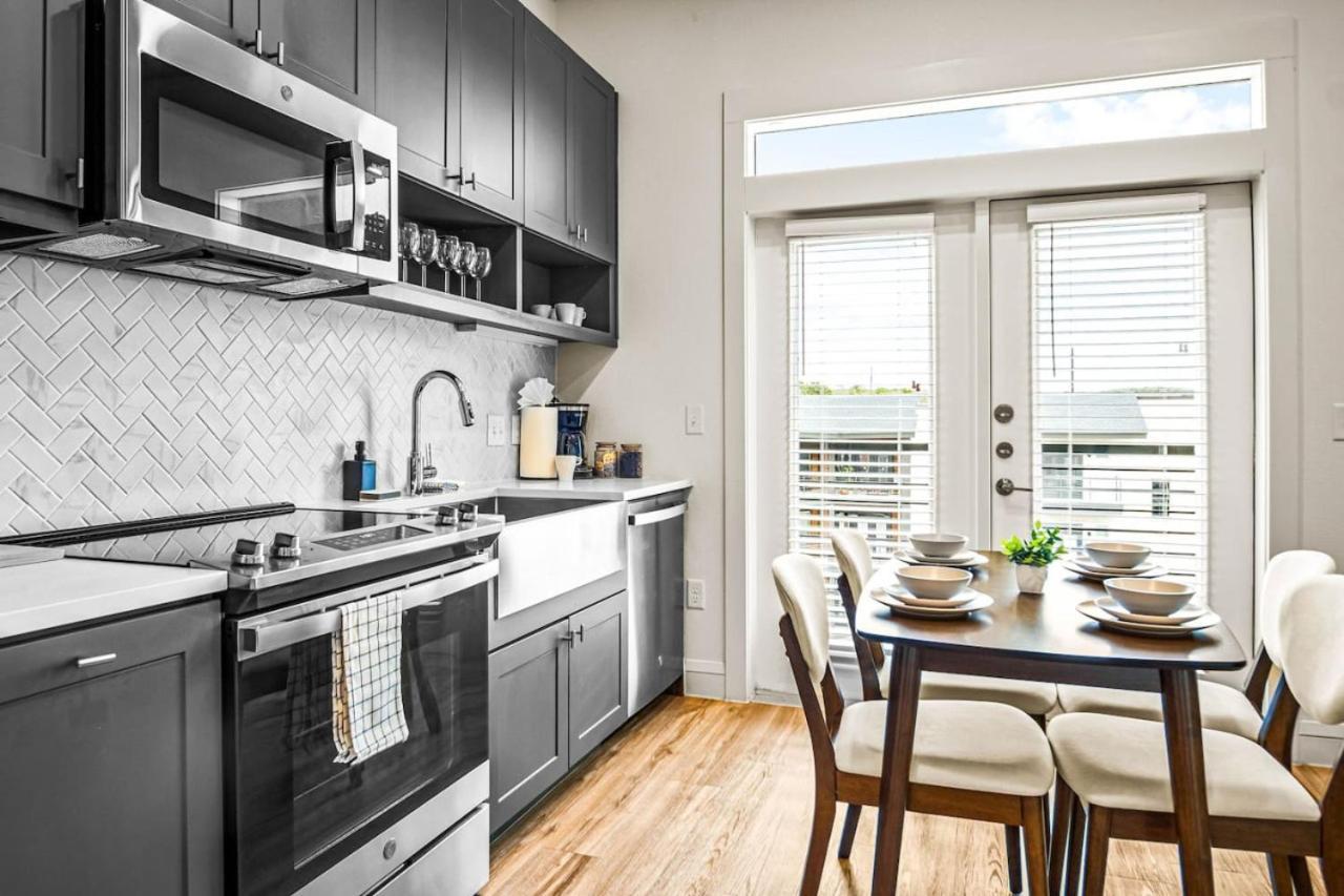 Luxurious New Unit 1bd1ba Pool Golf Sim Apartment Austin
