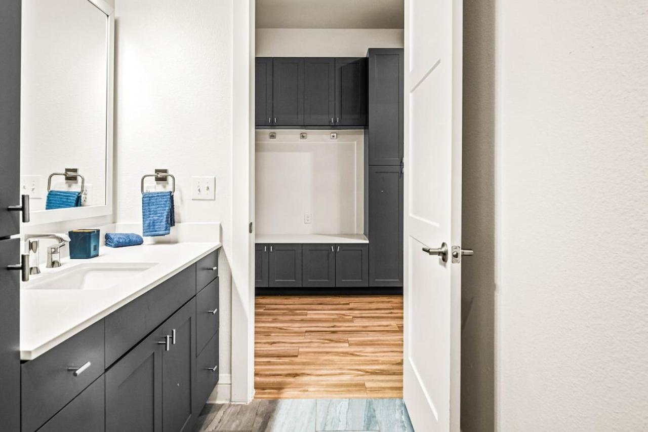Apartment Luxurious New Unit 1bd1ba Pool Golf Sim Austin