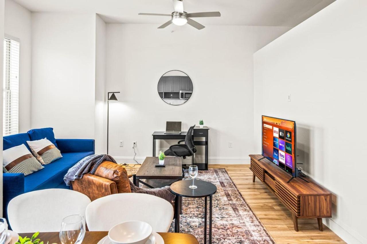 Apartment Luxurious New Unit 1bd1ba Pool Golf Sim Austin