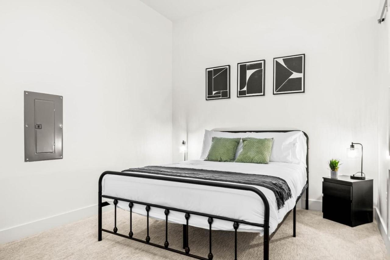 Luxurious New Unit 1bd1ba Pool, Golf Sim Apartment Austin
