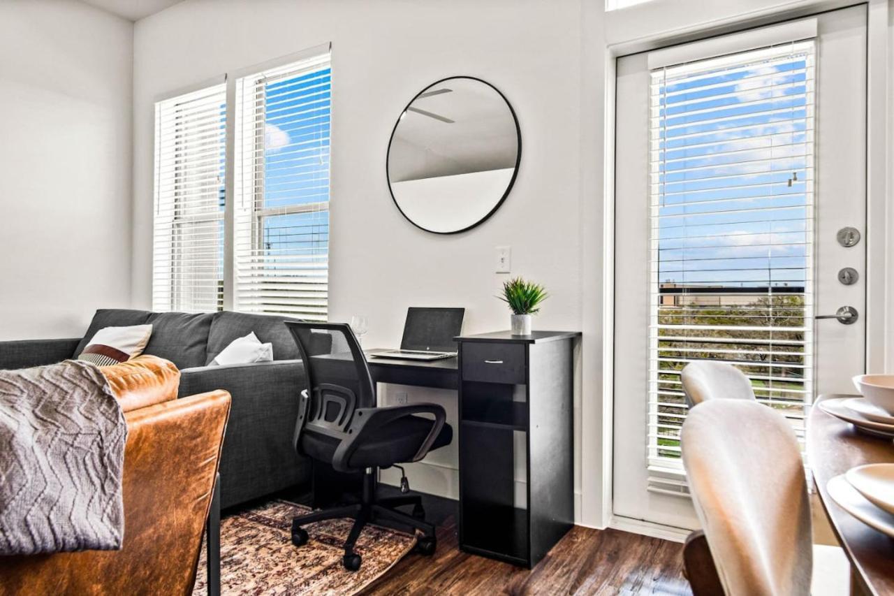 Luxurious New Unit 1bd1ba Pool, Golf Sim Austin