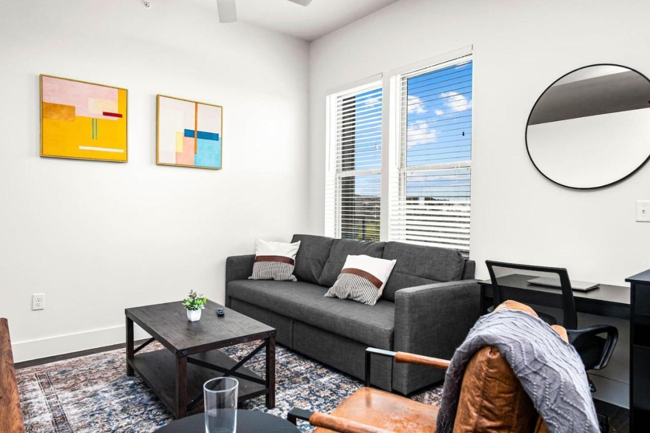 Luxurious New Unit 1bd1ba Pool, Golf Sim Apartment