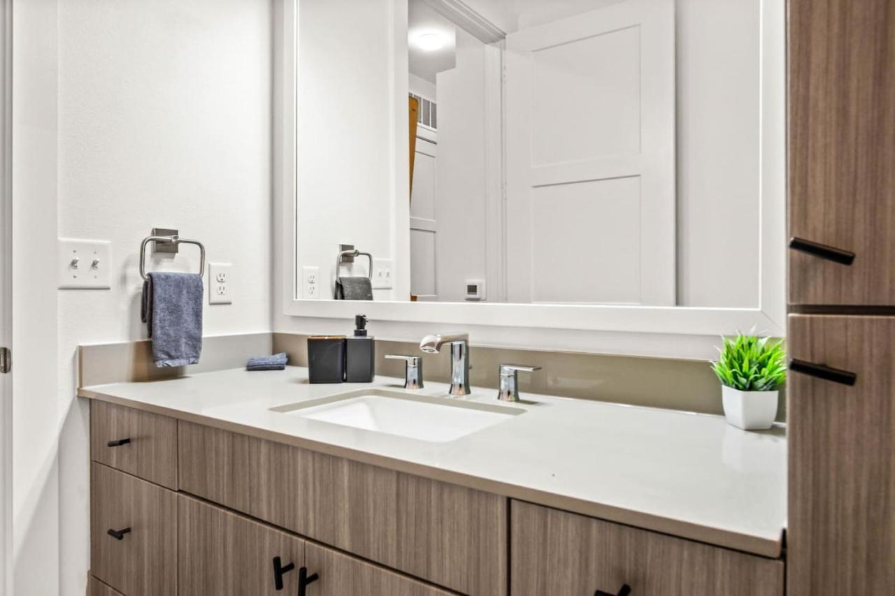 Luxurious New Unit 1bd1ba Pool Golf Sim * Austin