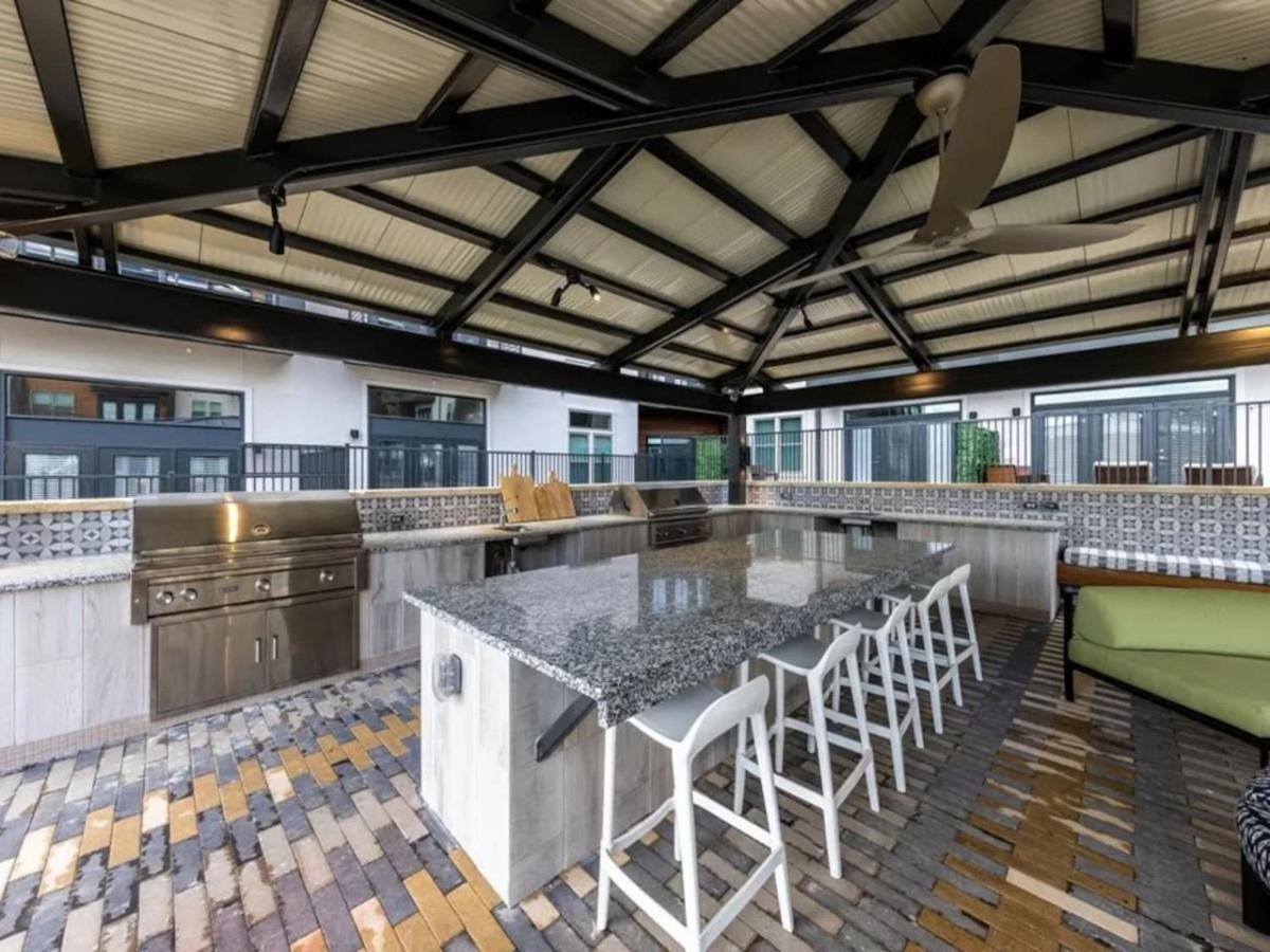 Luxurious New Unit 1bd1ba Pool Golf Sim Austin
