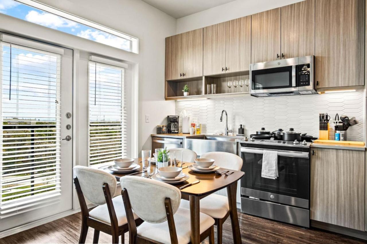 Apartment Luxurious New Unit 1bd1ba Pool Golf Sim