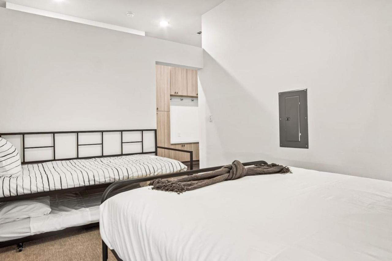 Luxurious New Unit 1bd1ba Pool Golf Sim Apartment Austin