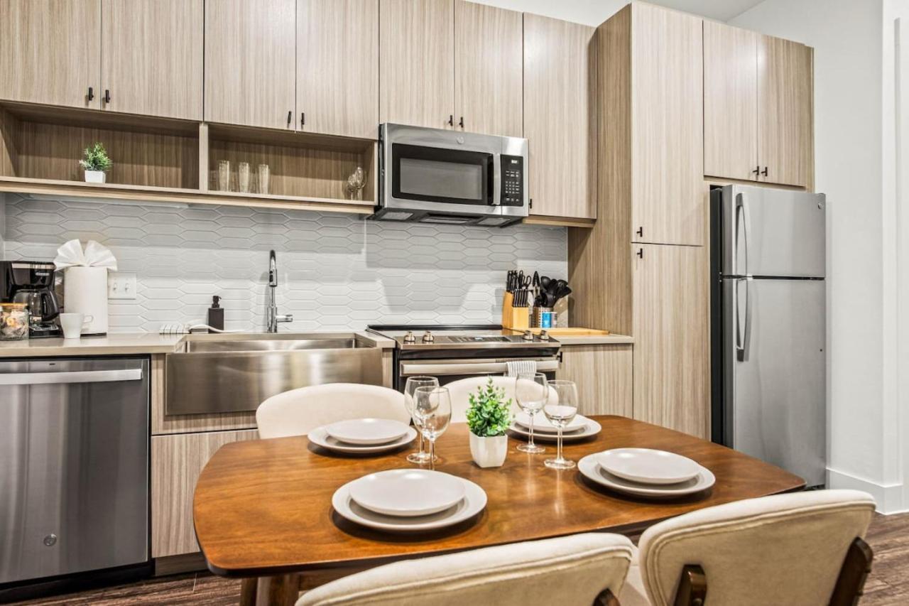 Luxurious New Unit 1bd1ba Pool Golf Sim Austin