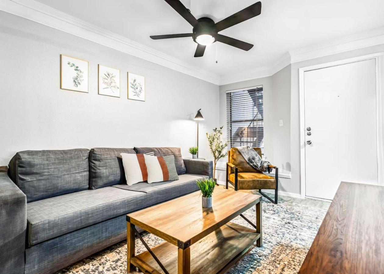 Apartment Modern 1br Retreat Pool 10 Minutes To *