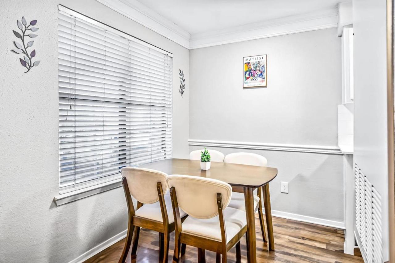 Modern 1br Retreat Pool 10 Minutes To Apartment