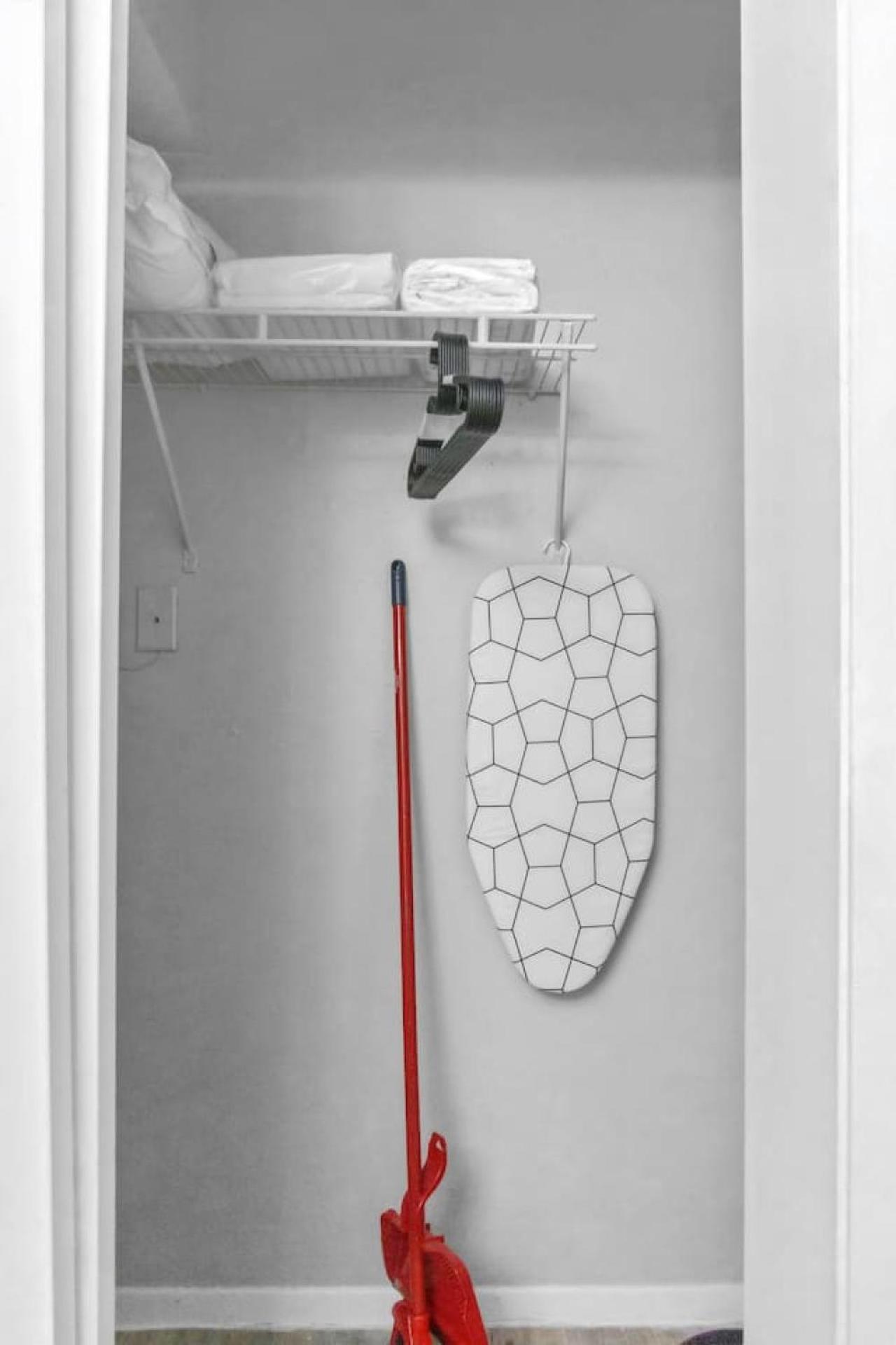 Modern 1br Retreat Pool 10 Minutes To *