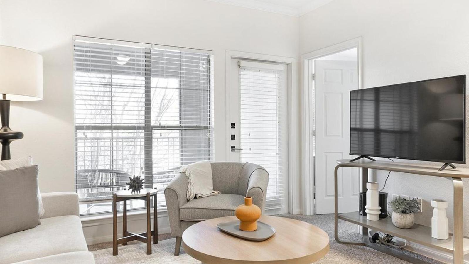 Landing At Bridge At Southpark Landing - 1 Bedroom In South *