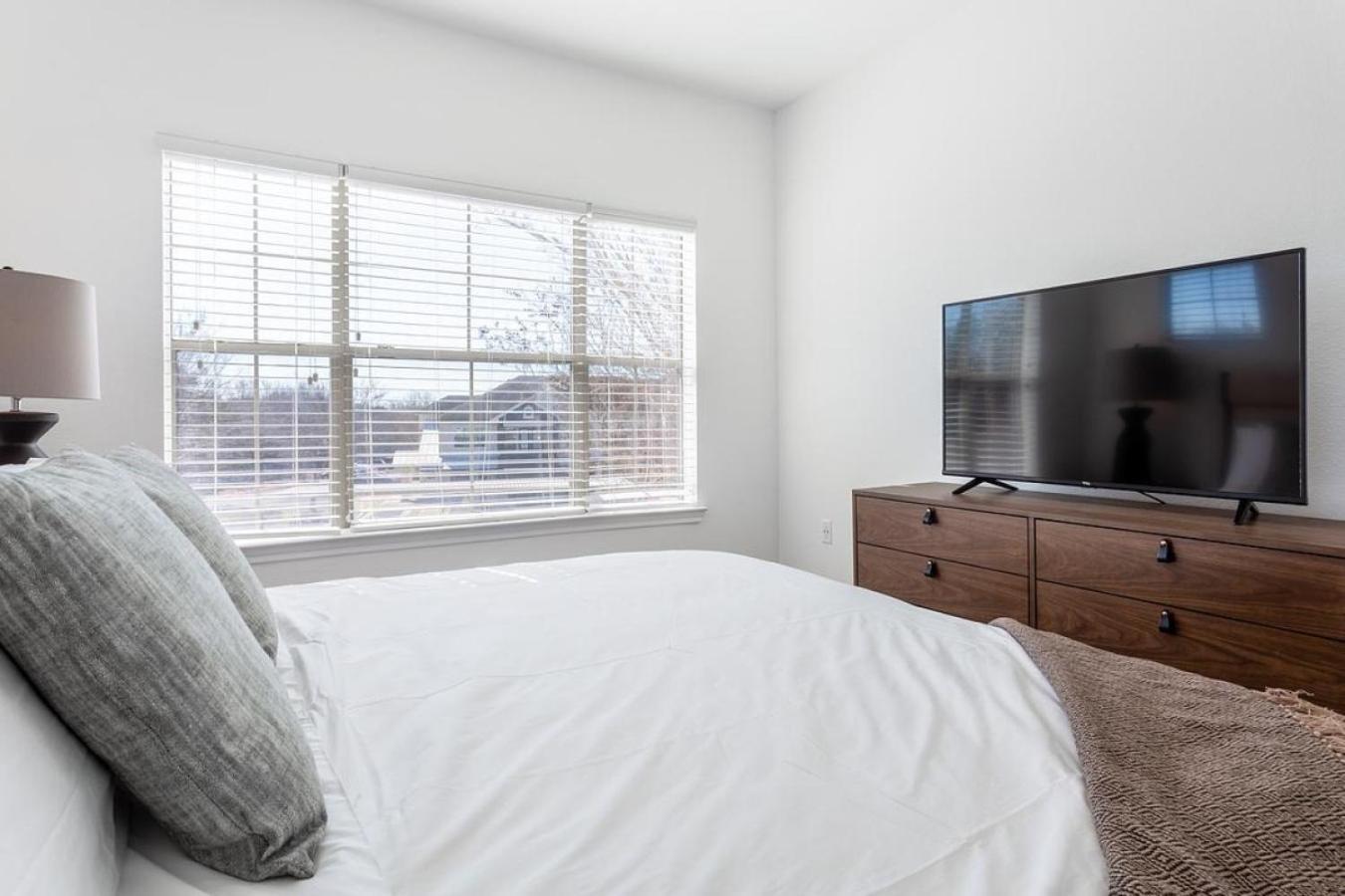 Landing At Bridge At Southpark Landing - 1 Bedroom In South