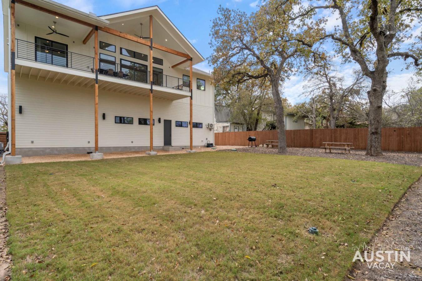 Modern 3br 3ba In Steiner Ranch W Balcony Dining Yard W Grill By Vacay