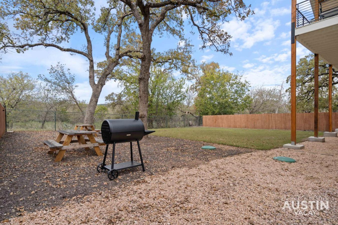 Modern 3br 3ba In Steiner Ranch W Balcony Dining Yard W Grill By Vacay Apartment *