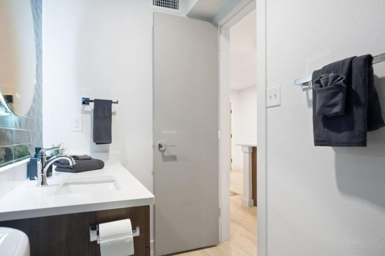 Brand New Unit, 5 Min To Downtown Apartment