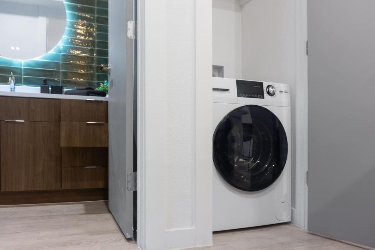 Brand New Unit, 5 Min To Downtown Apartment *