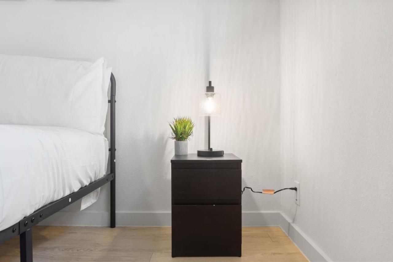 Apartment Brand New Unit, 5 Min To Downtown *
