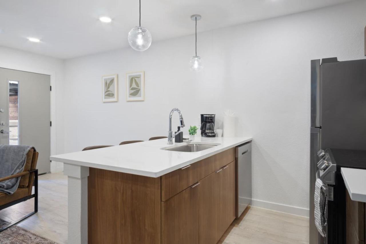 Brand New Unit, 5 Min To Downtown *