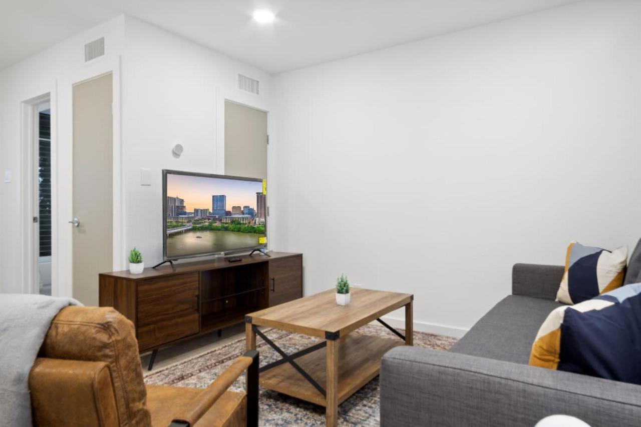 Brand New Unit, 5 Min To Downtown Apartment