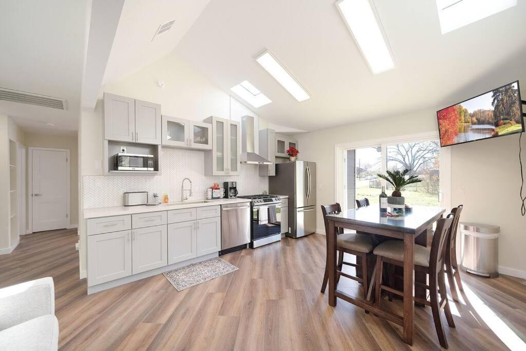 Downtown 4-bedroom Gem Holiday home Austin