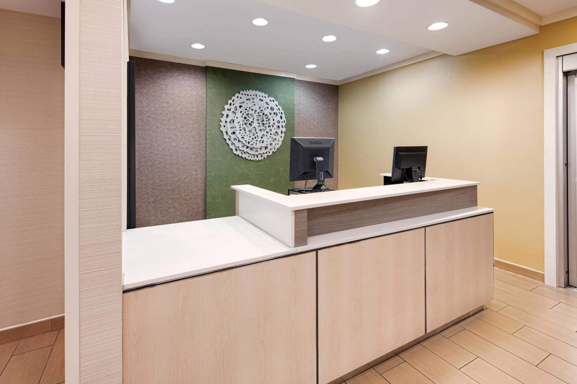 Hotel Fairfield & Area 3*