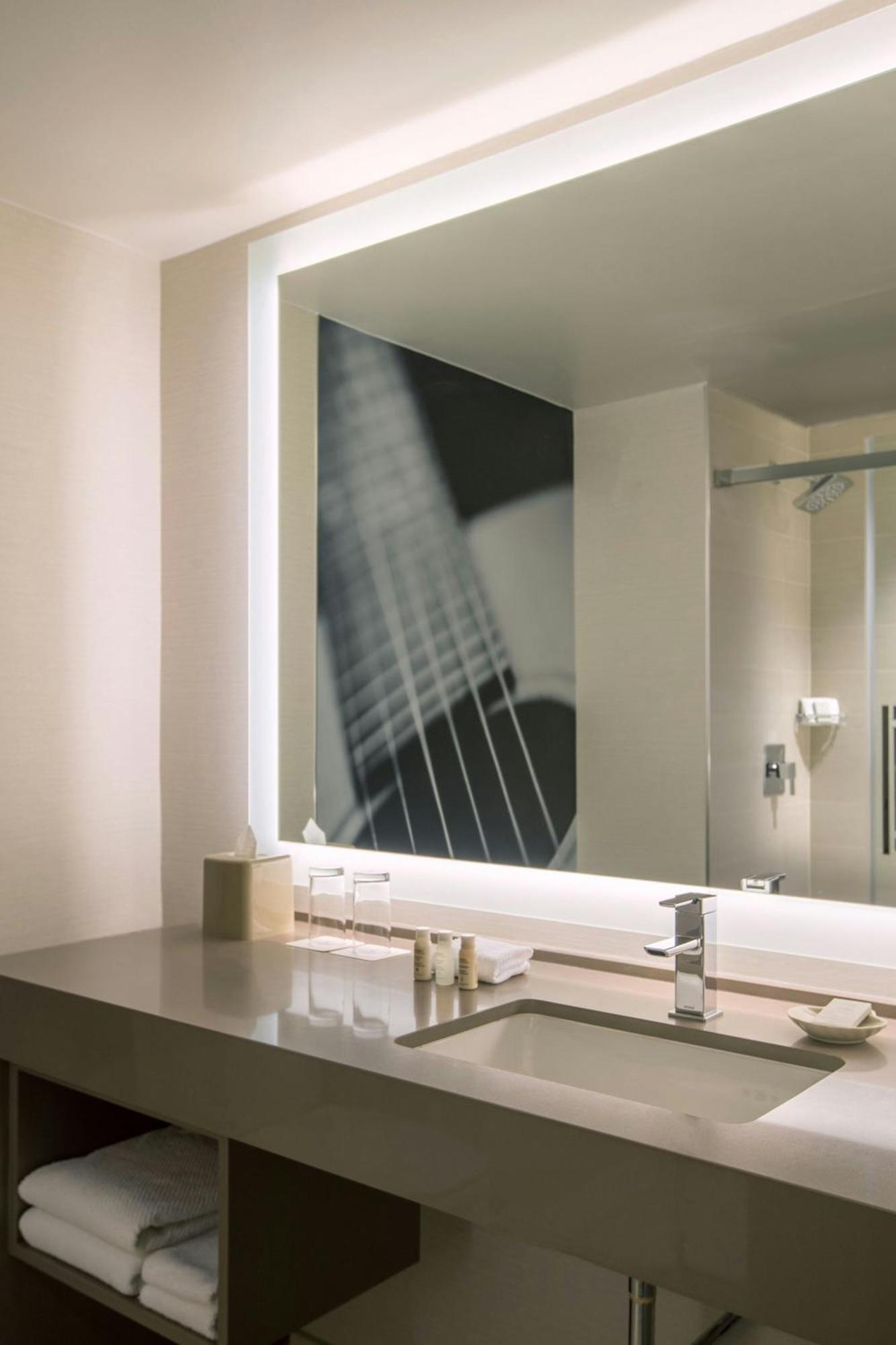Renaissance Hotel 4*