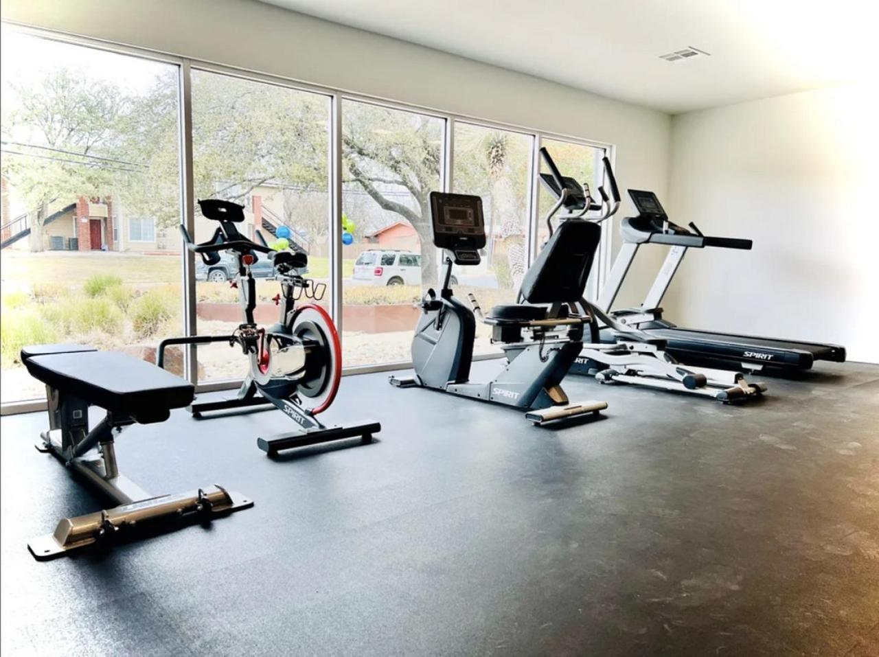 Landing At Muller Flats - 1 Bedroom In Windsor Park Austin