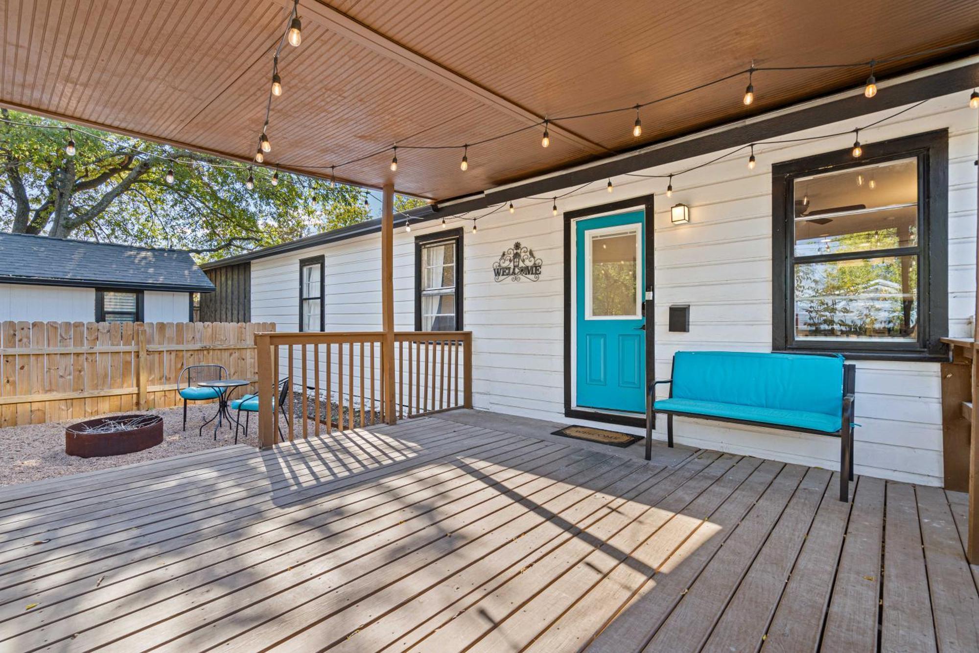 Charming In Prime Location! Holiday home