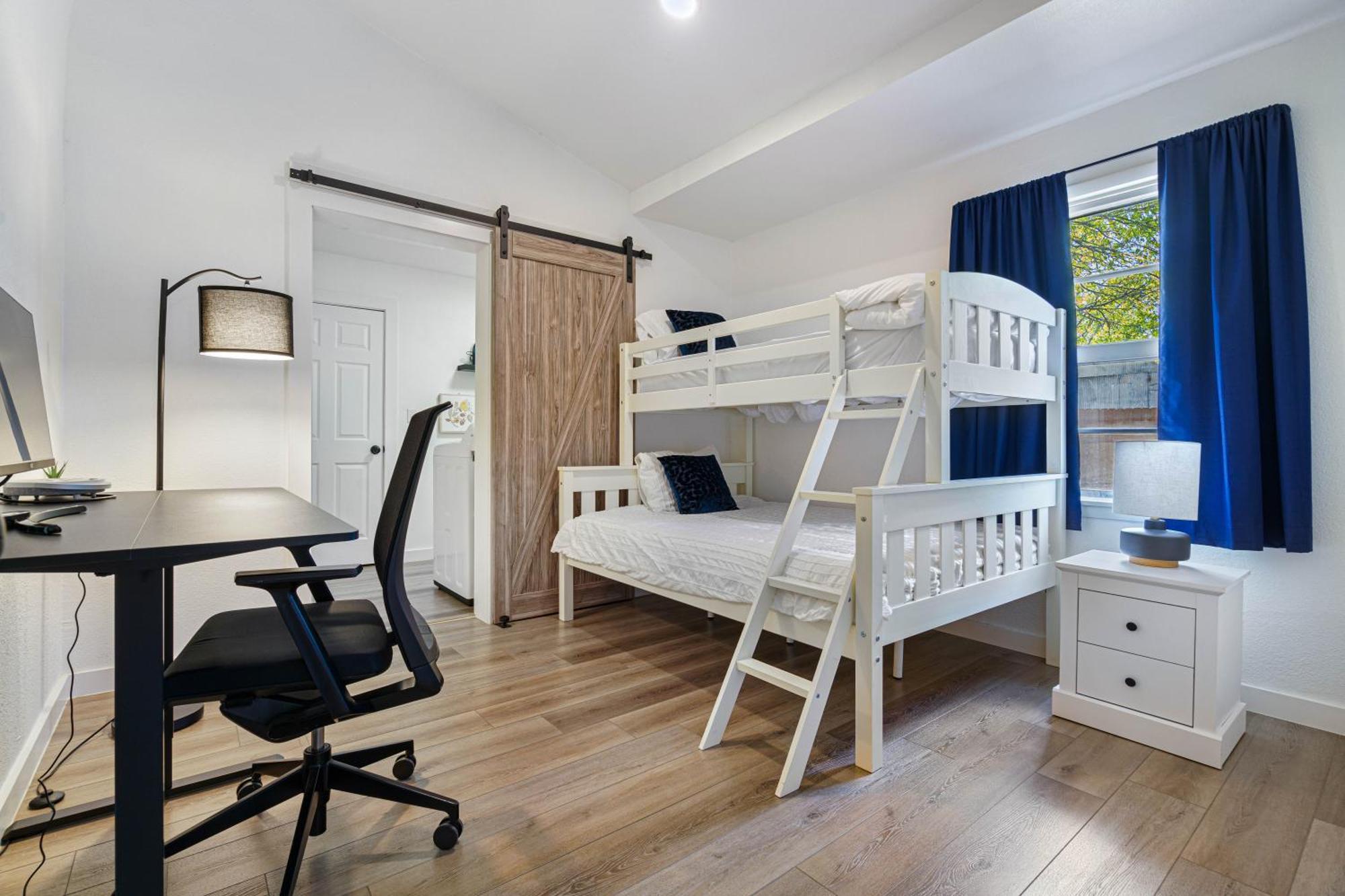Charming In Prime Location! Holiday home *