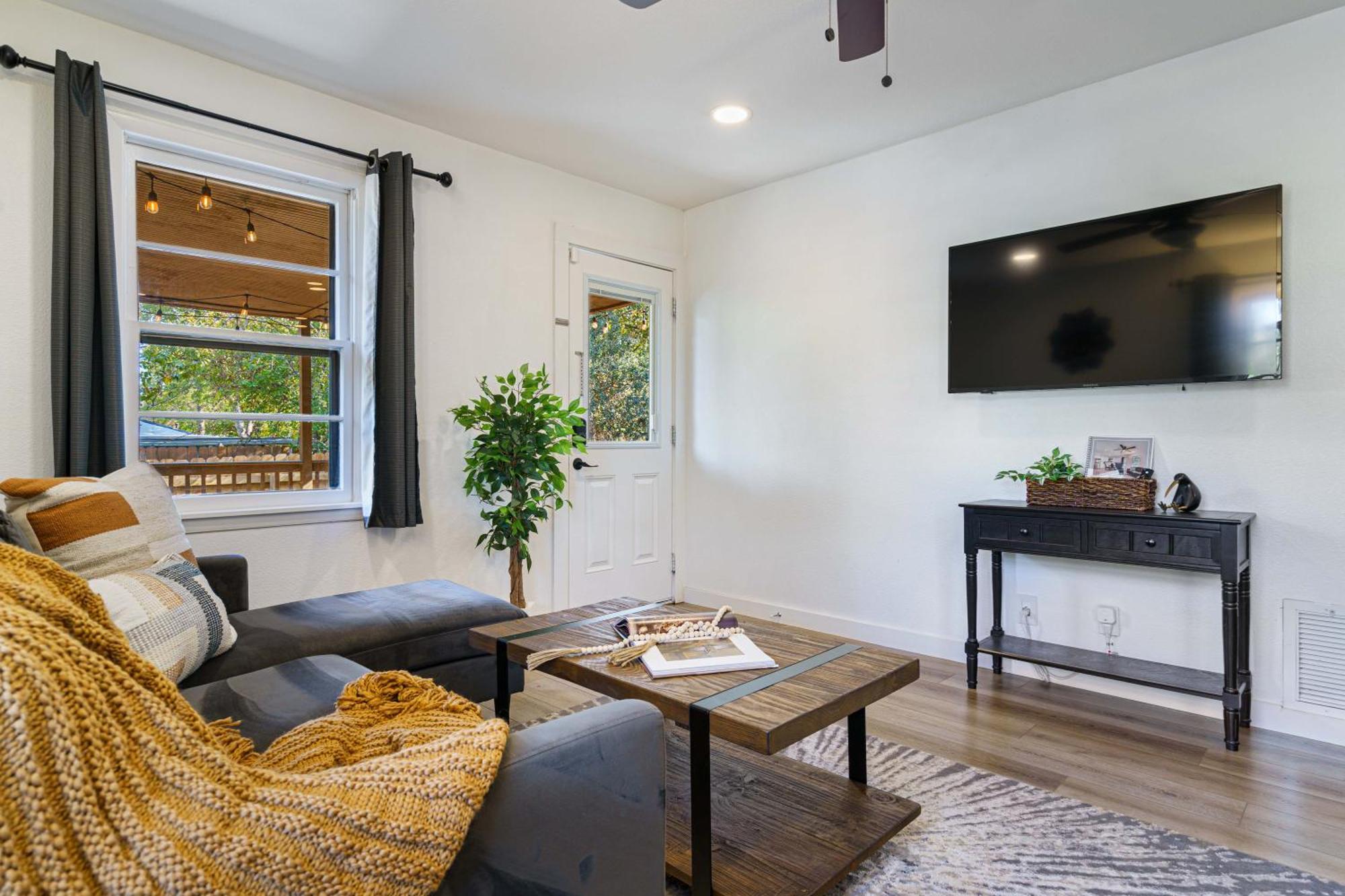 Charming In Prime Location! * Austin