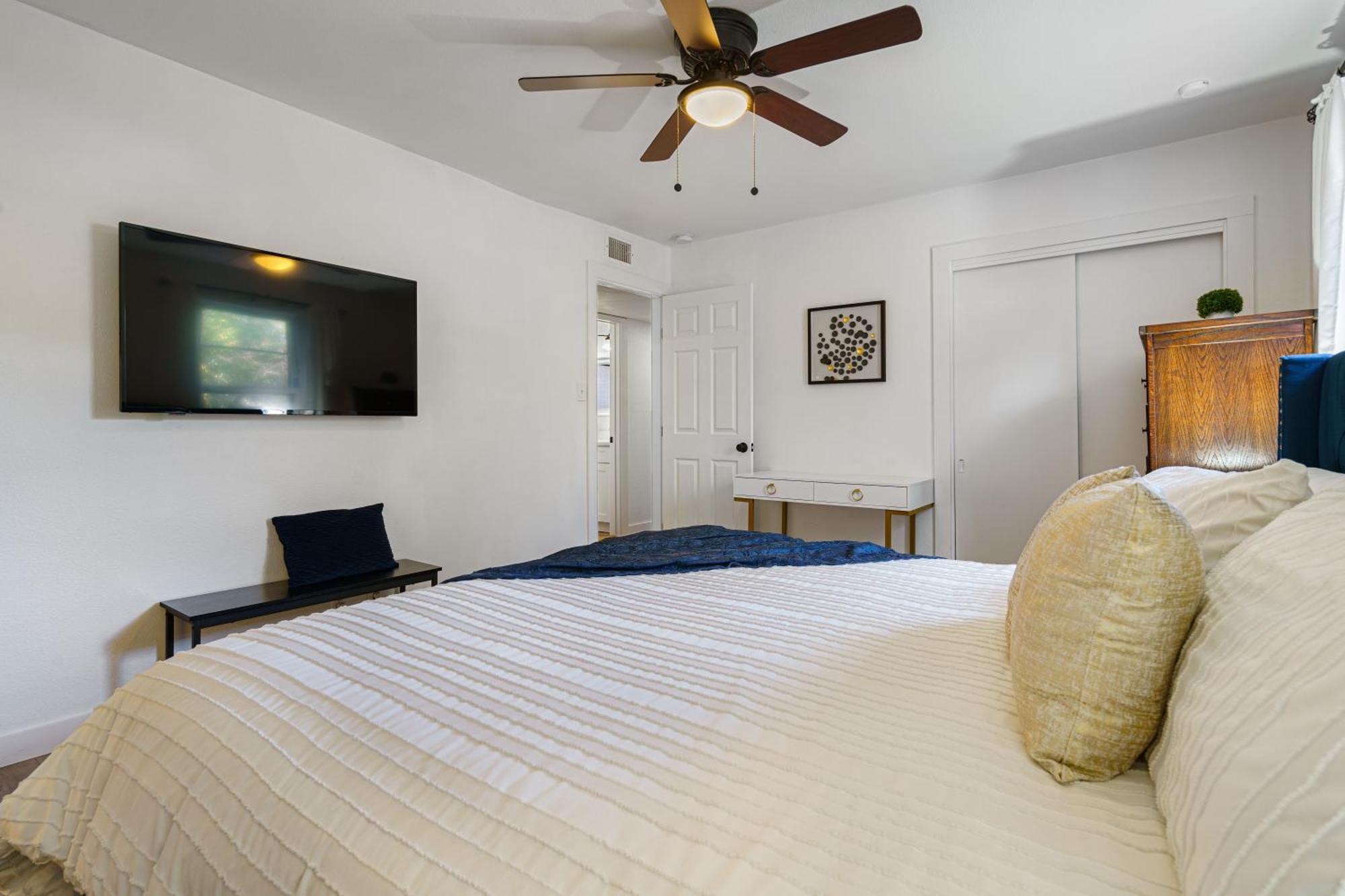 Charming In Prime Location! Holiday home