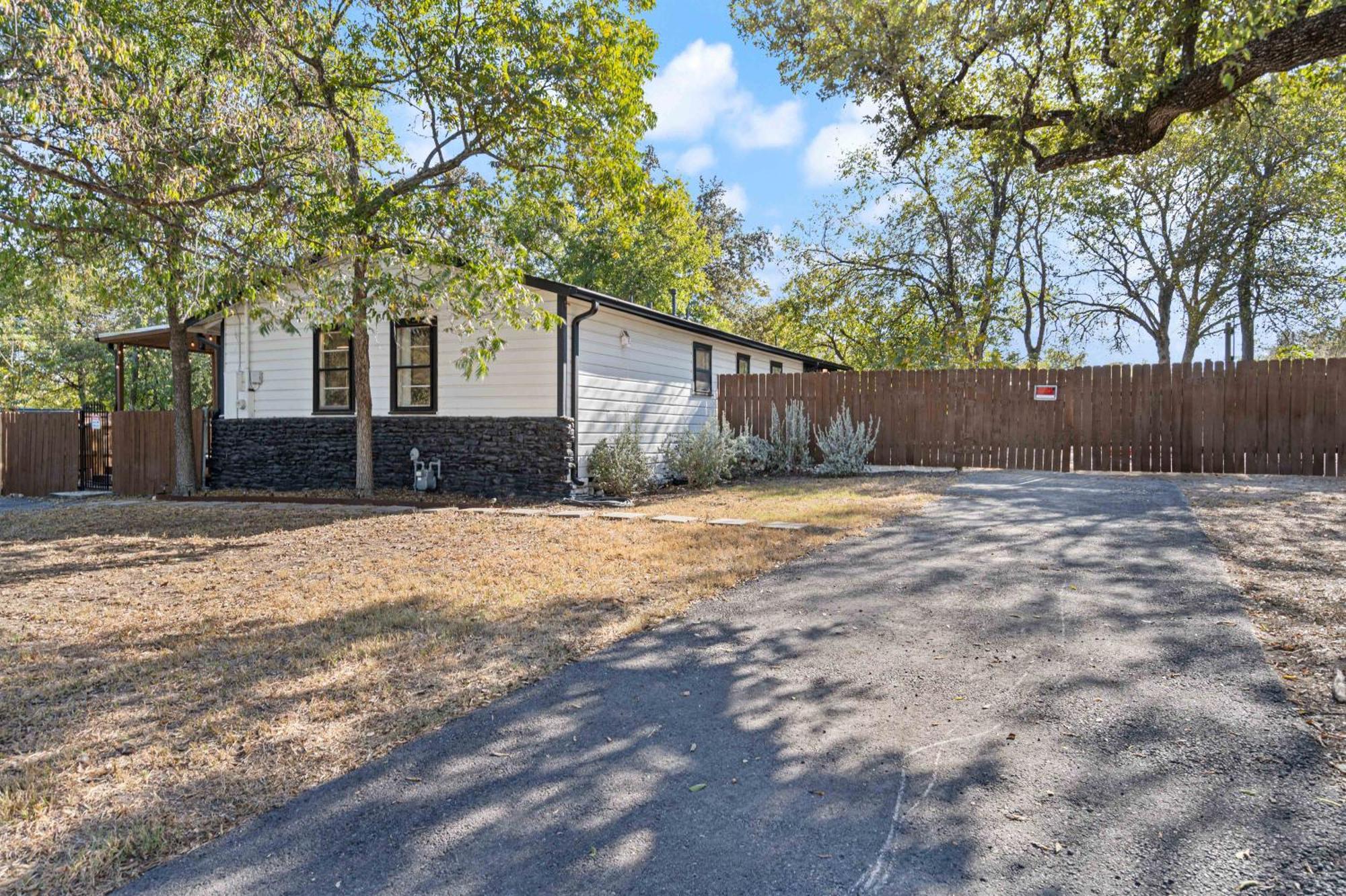 Charming In Prime Location! Holiday home