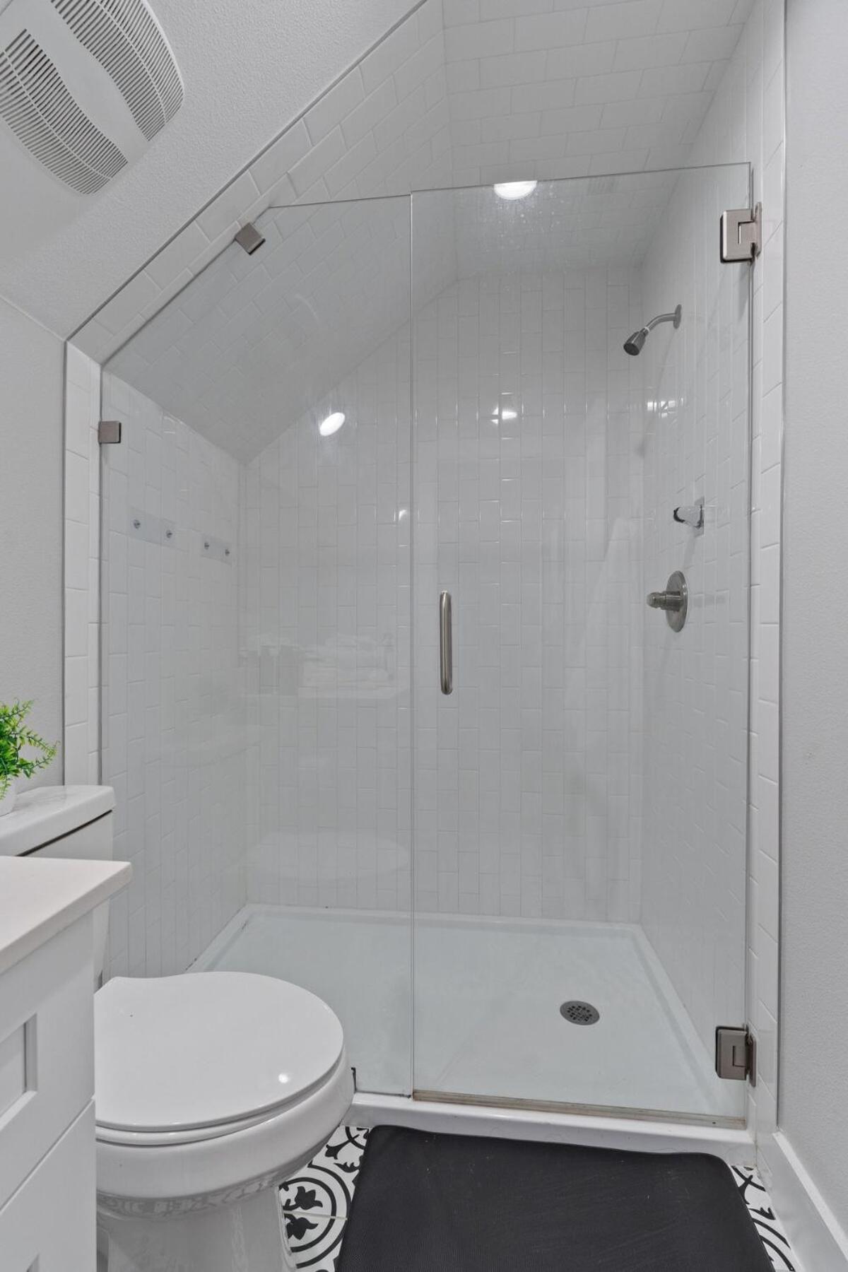 Stunning Area - 3br Escape - 5 Mins To Dt - Sleeps 10 *