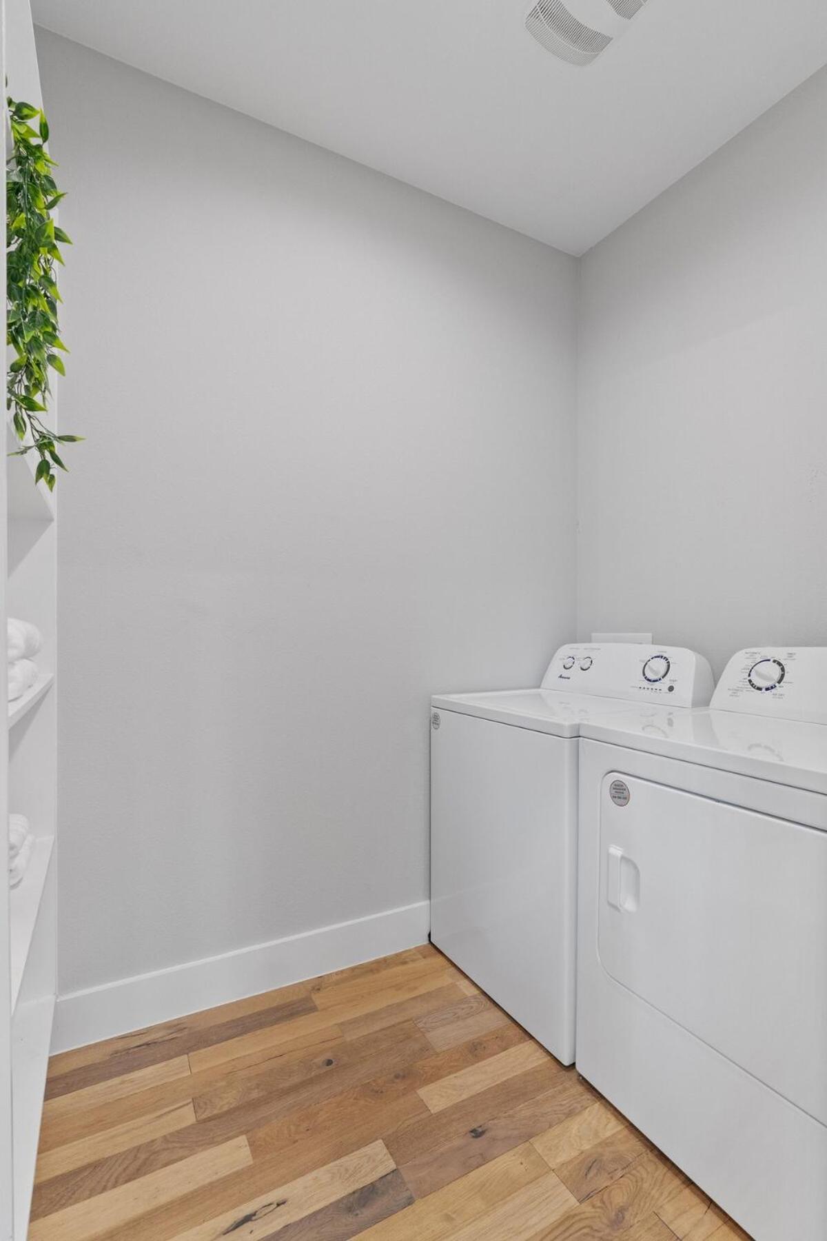 Stunning Area - 3br Escape - 5 Mins To Dt - Sleeps 10 Austin