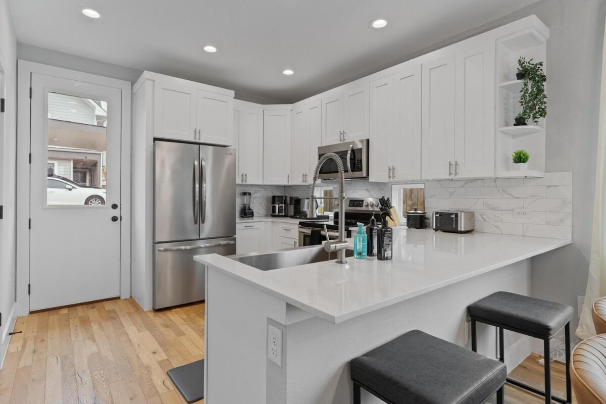 Stunning Area - 3br Escape - 5 Mins To Dt - Sleeps 10 Austin