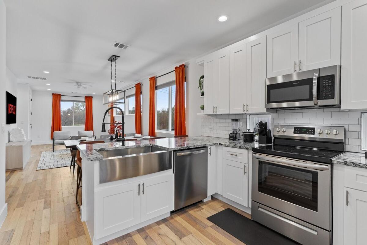 Stunning Area - 4br Gem - 5 Mins To Dt - Sleeps 10 Austin